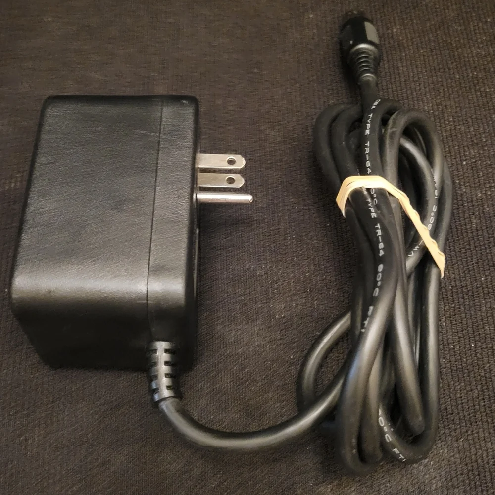 COLORADO Memory Systems P/N: 910-002 Model: WA2T2500NCT (16V 2.5A) Power Adapter